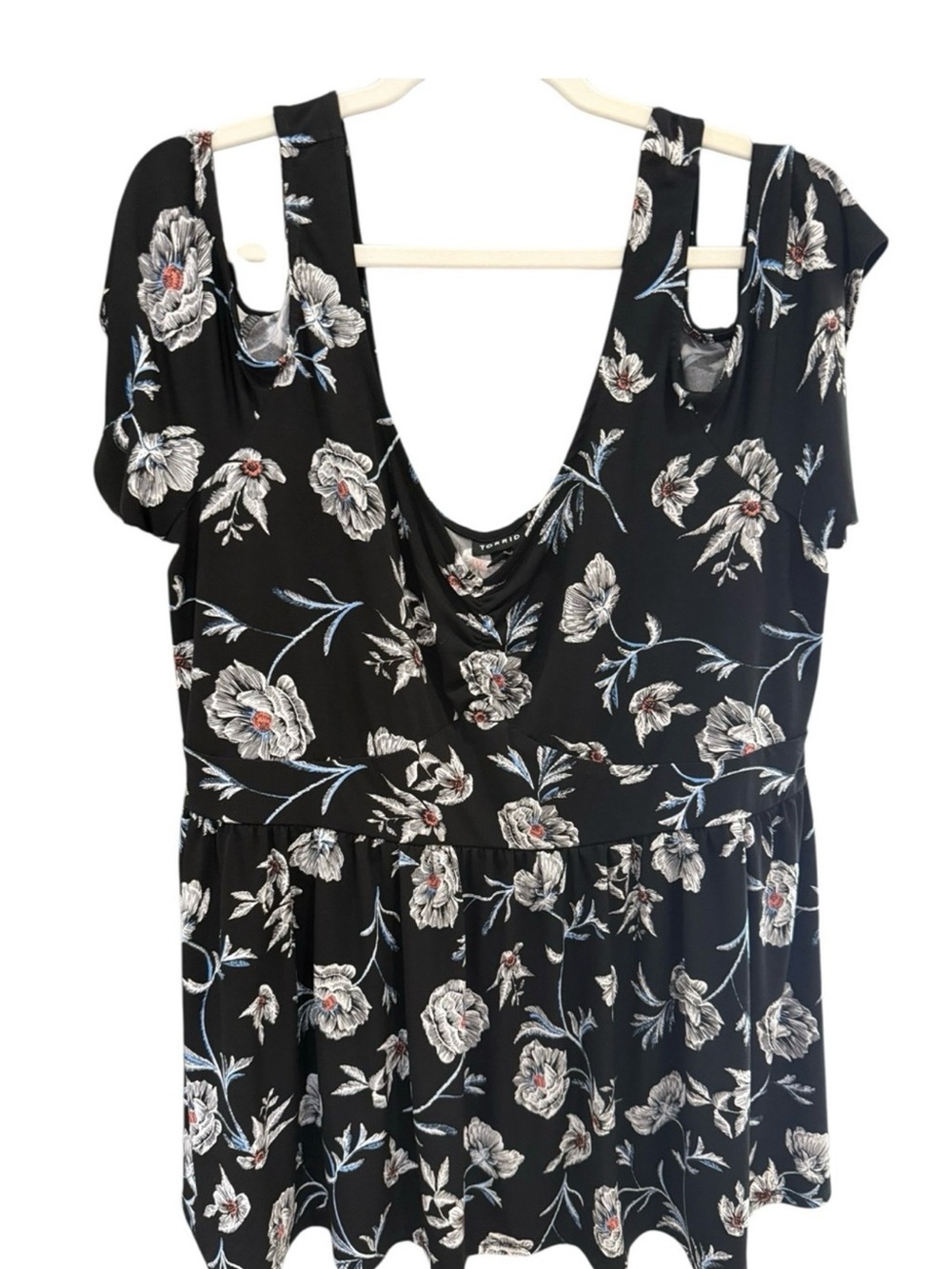 Torrid Size 2 2X Black Floral Cold Shoulder Babydoll Top